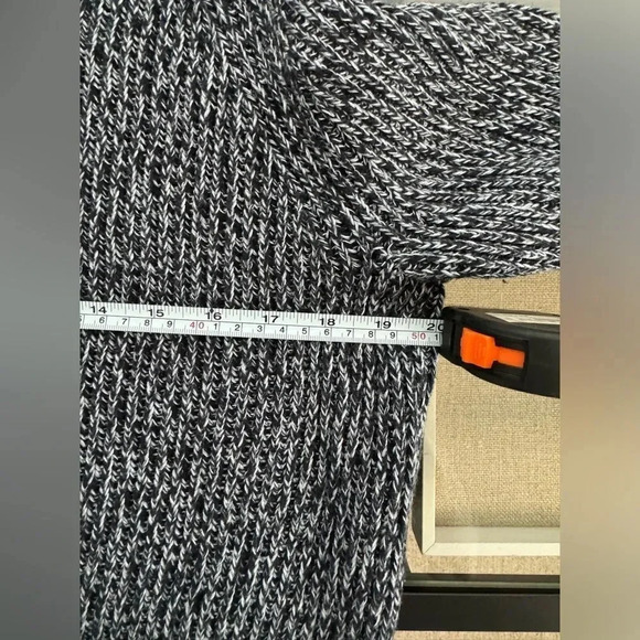 H&M Sweater - Sz Medium EUC 50% Cotton - Picture 6 of 11